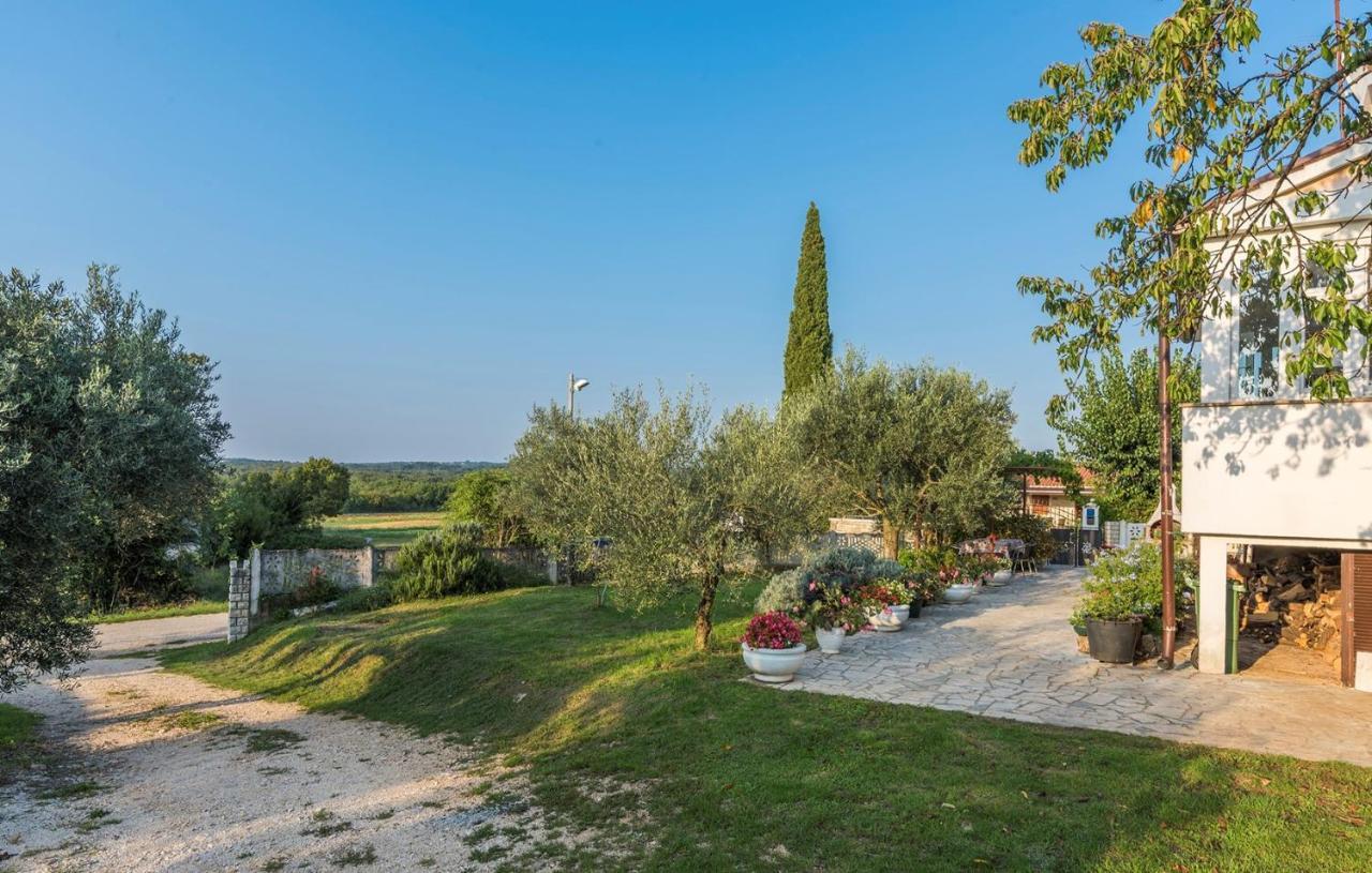 Ferienhaus Zora With Whirlpool Sveti Lovrec Pazenaticki ภายนอก รูปภาพ