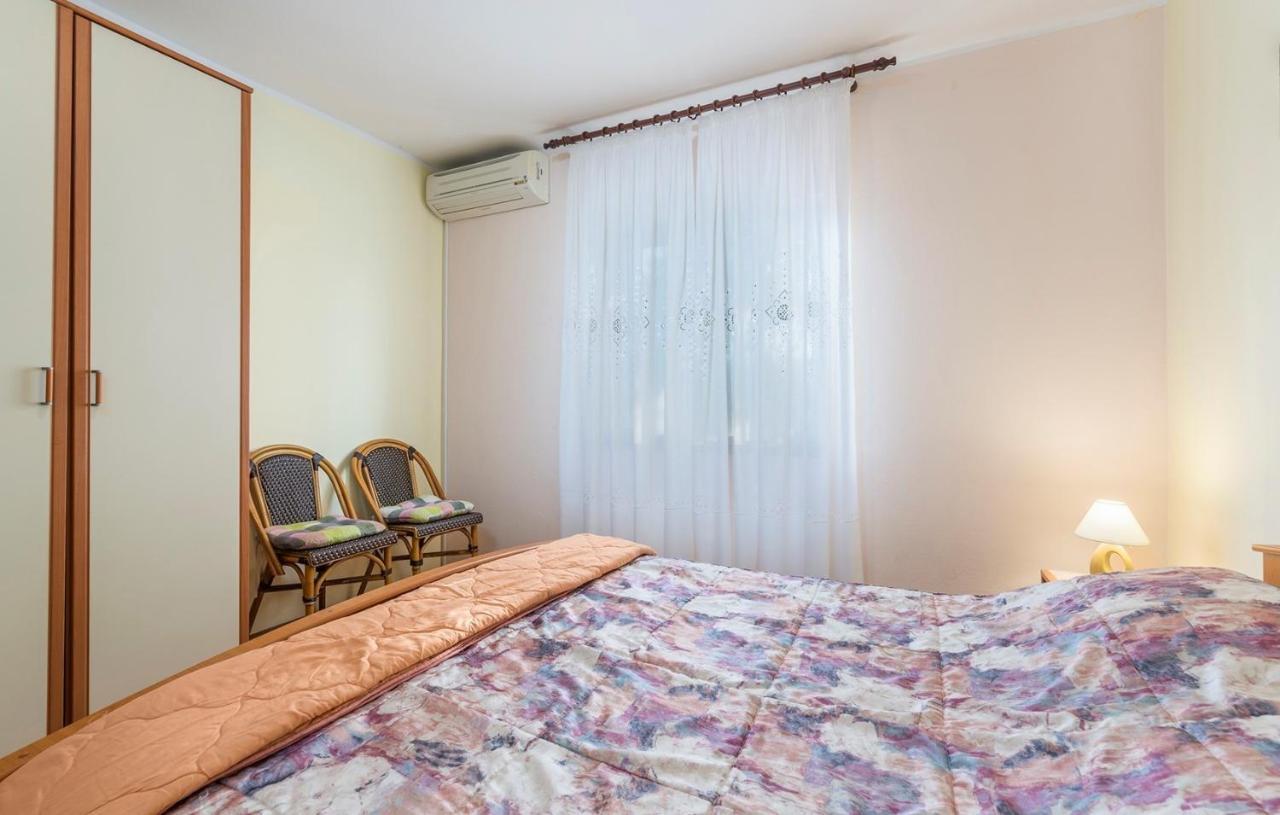 Ferienhaus Zora With Whirlpool Sveti Lovrec Pazenaticki ภายนอก รูปภาพ